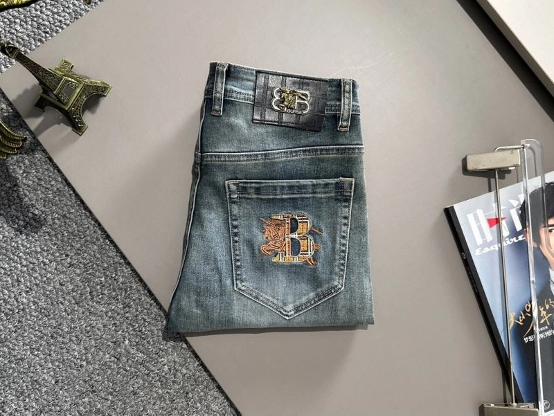Elegant Burberry Jeans 103184