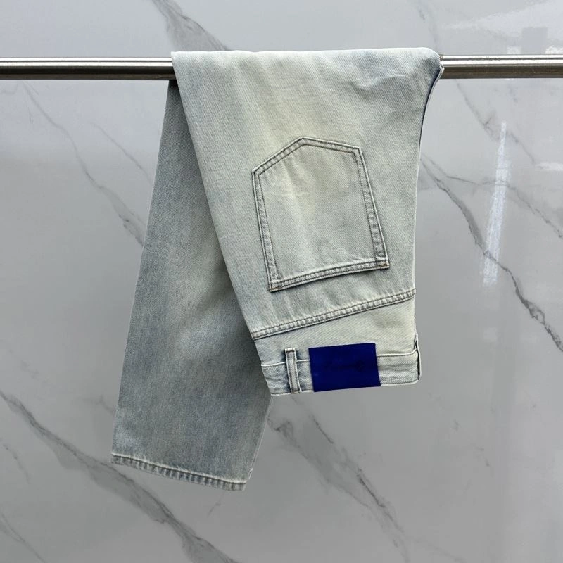 Sporty Burberry Jeans 102845