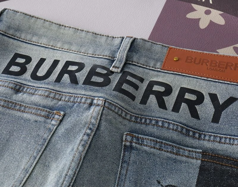 Burberry Jeans Versatile 102827
