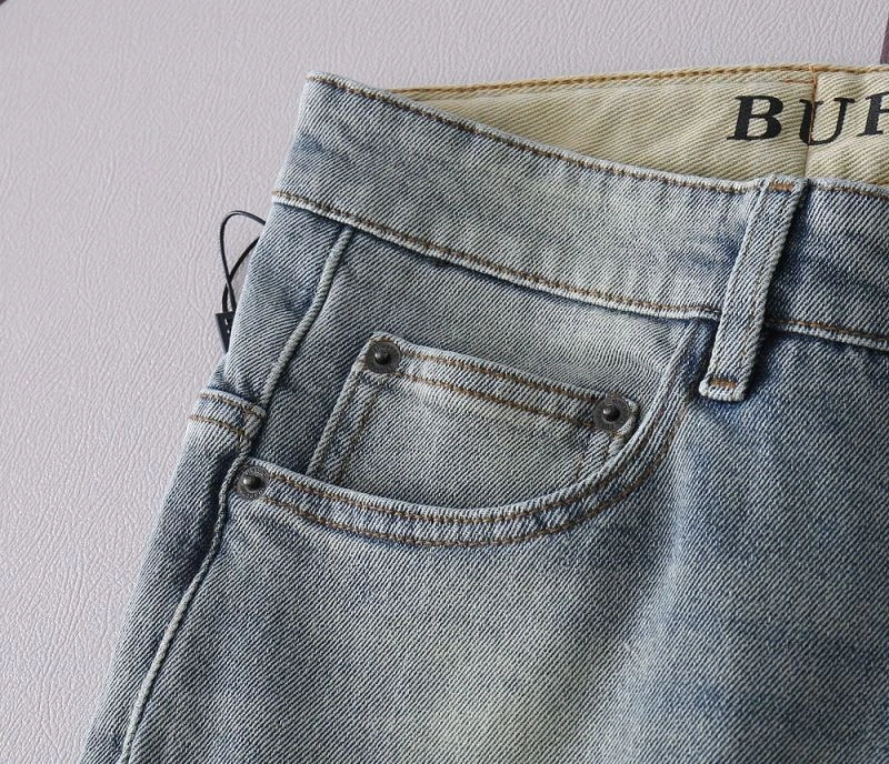 Burberry Jeans Versatile 102827