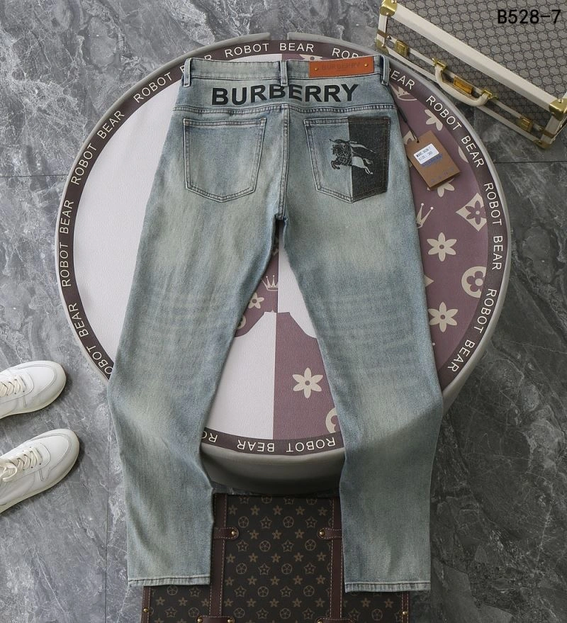 Burberry Jeans Versatile 102827