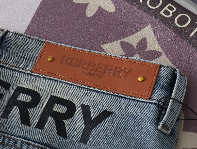 Burberry Jeans Versatile 102827