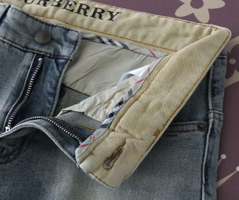 Burberry Jeans Versatile 102827