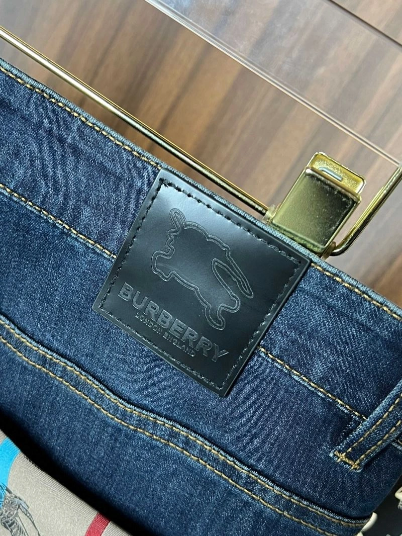 FashionForward Burberry Jeans 102821