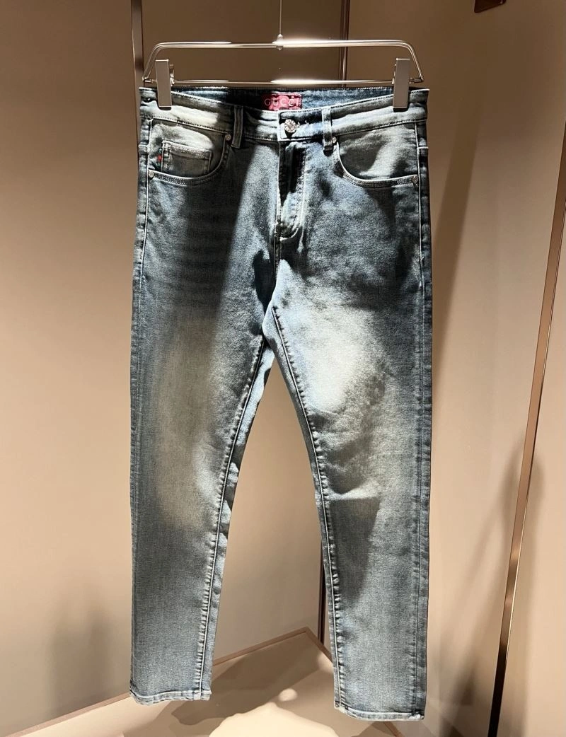 Trendsetting Burberry Jeans 102303