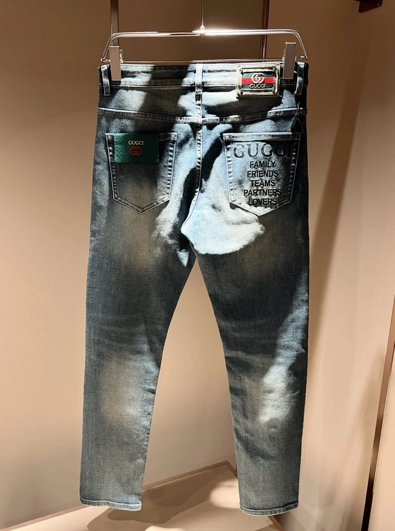 Trendsetting Burberry Jeans 102303