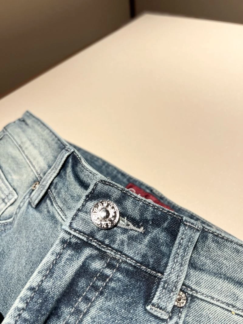 Trendsetting Burberry Jeans 102303