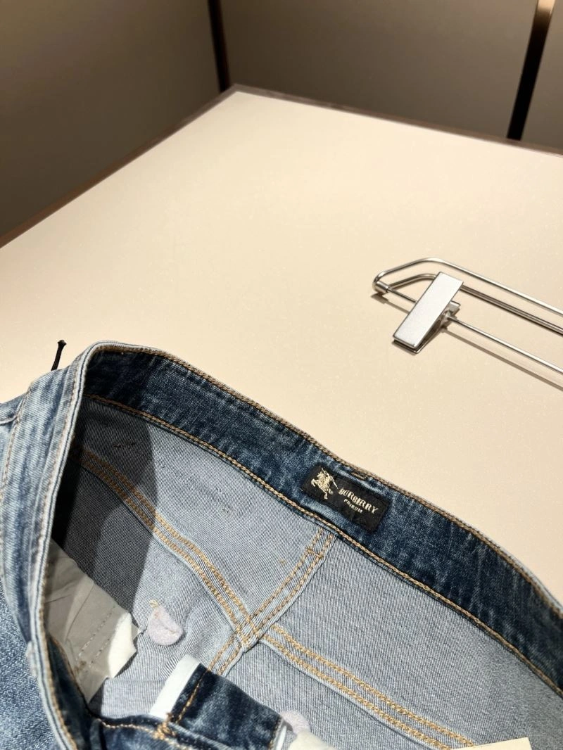 Seasonal Burberry Jeans 102318