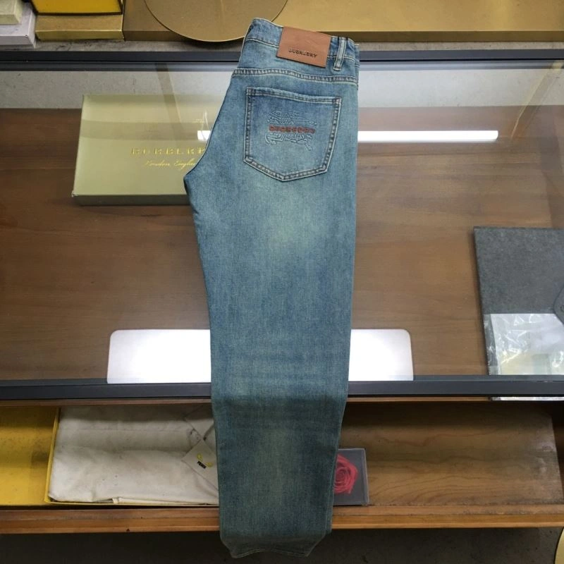Elegant Burberry Jeans 101780