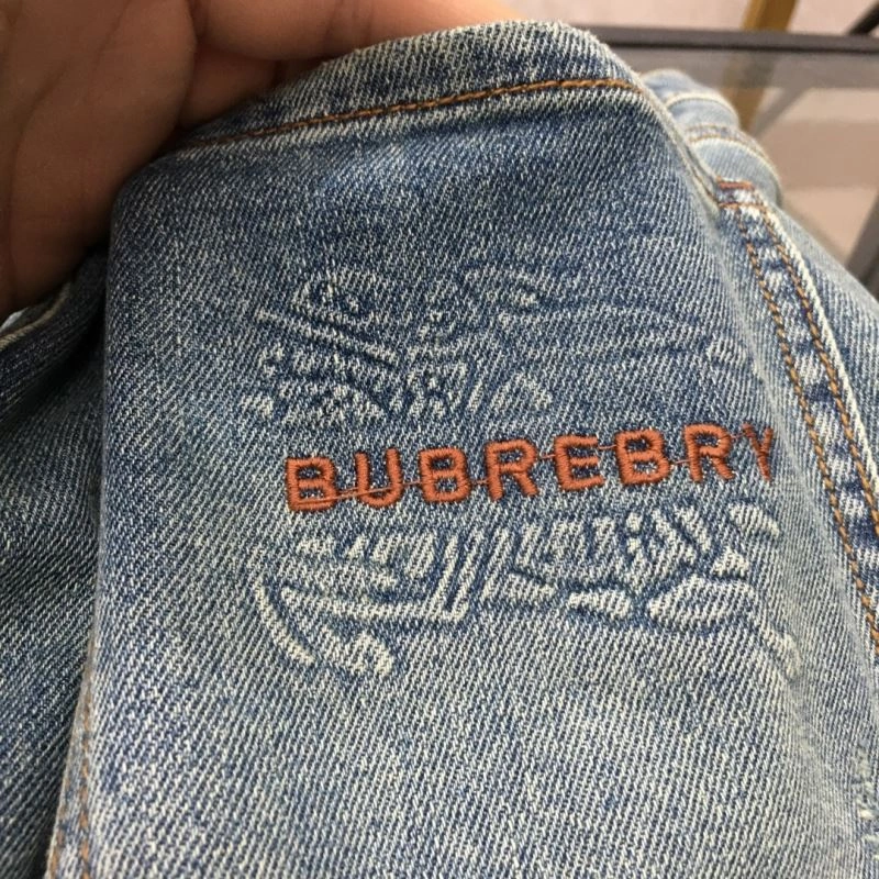 Elegant Burberry Jeans 101780