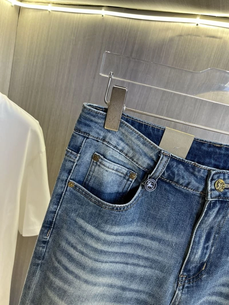 Versatile Burberry Jeans 101345