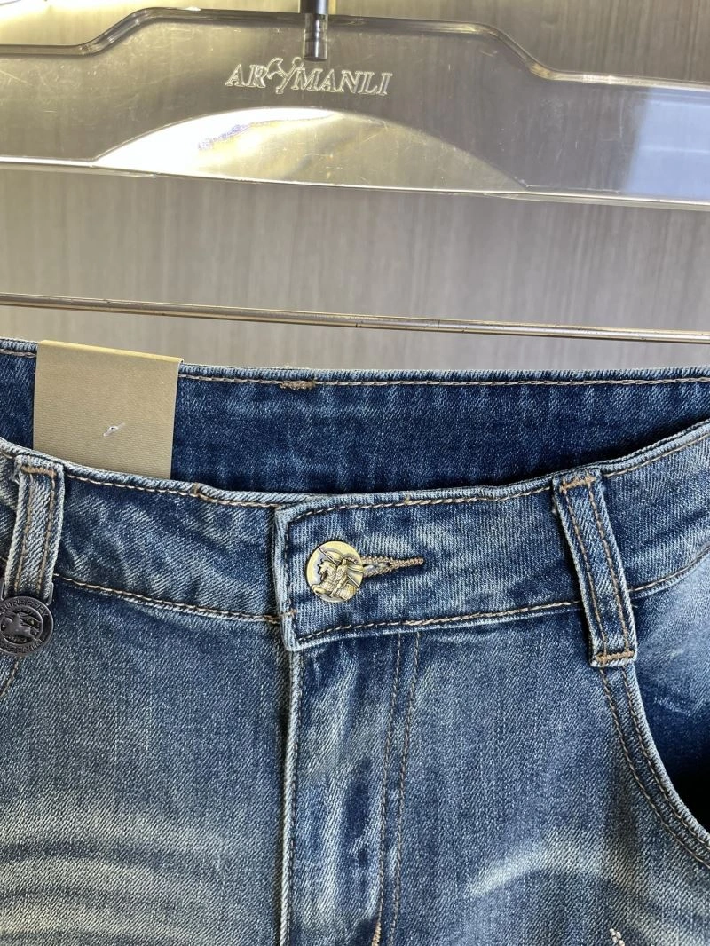 Versatile Burberry Jeans 101345