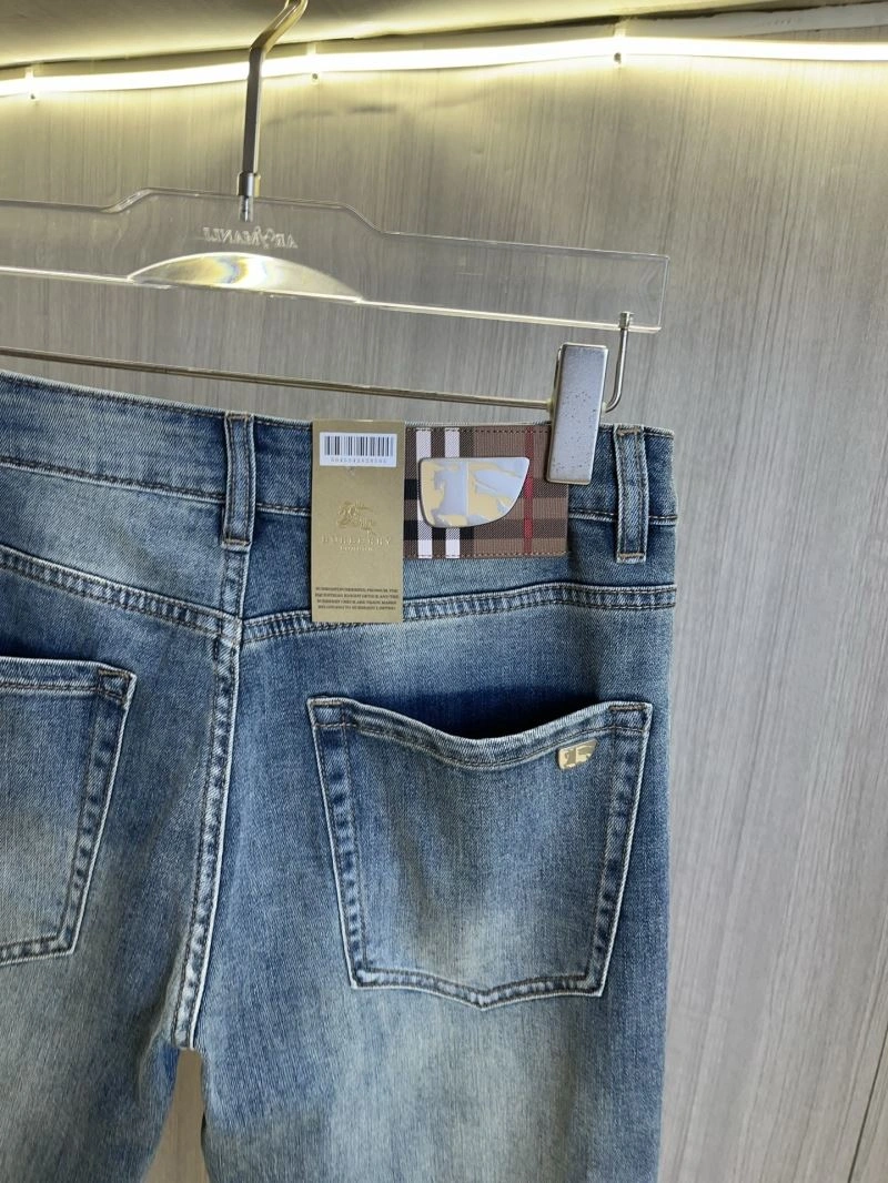 Versatile Burberry Jeans 101345
