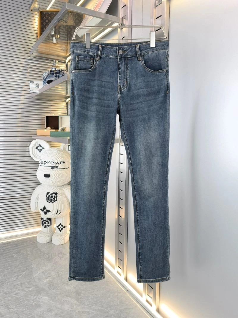 WellDesigned Burberry Jeans 101308