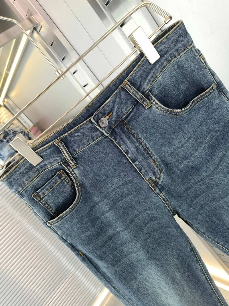WellDesigned Burberry Jeans 101308