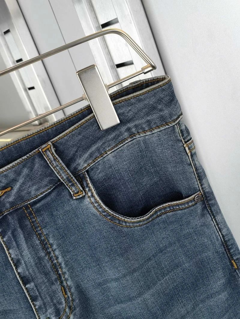 WellDesigned Burberry Jeans 101308