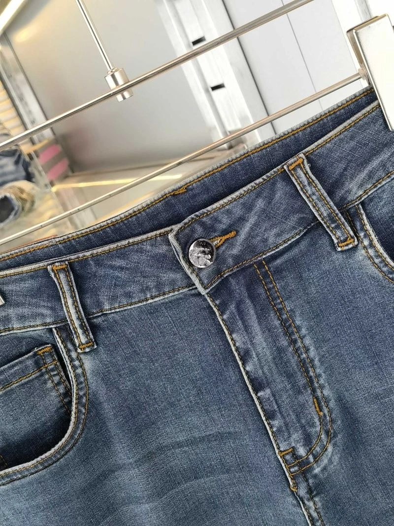 WellDesigned Burberry Jeans 101308