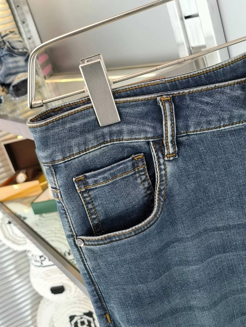 WellDesigned Burberry Jeans 101308