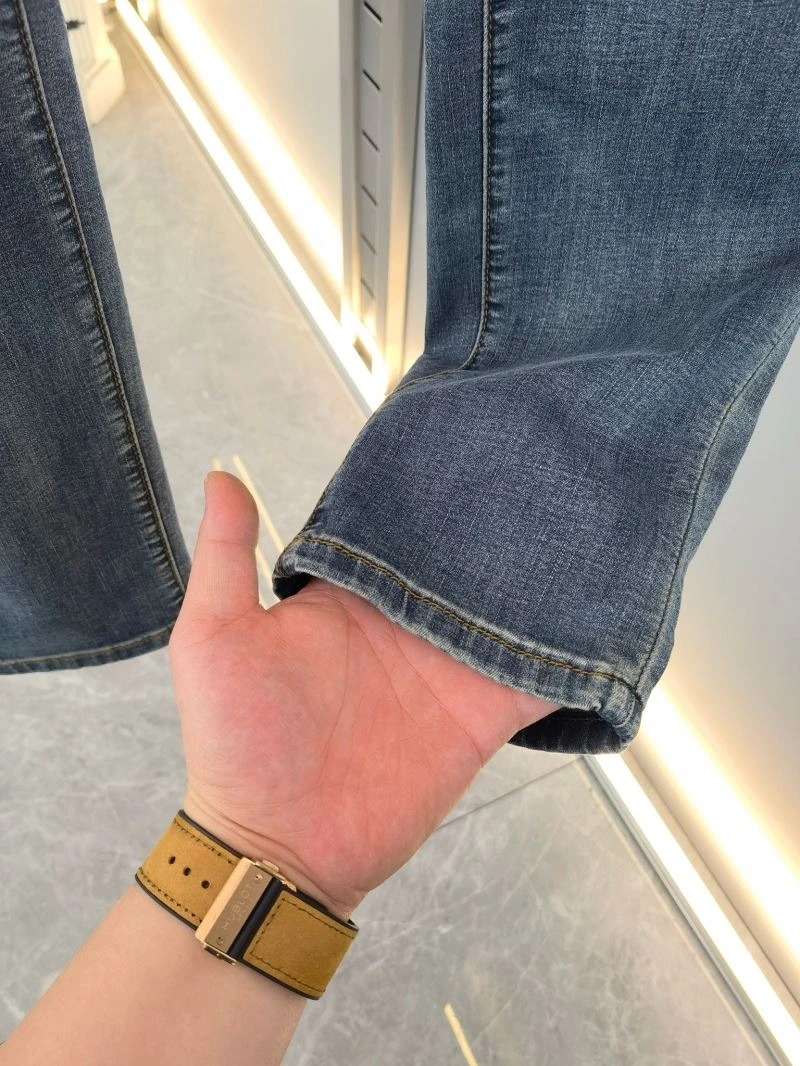 WellDesigned Burberry Jeans 101308