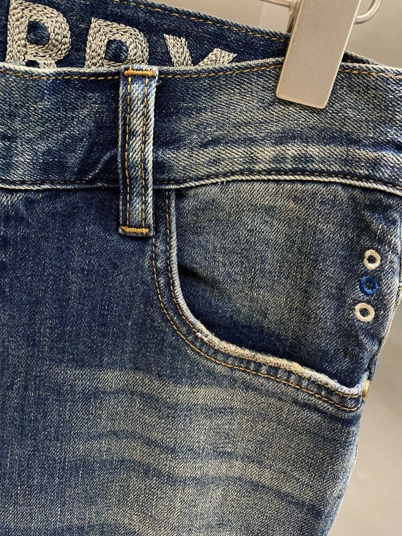 Effortless Burberry Jeans 101373