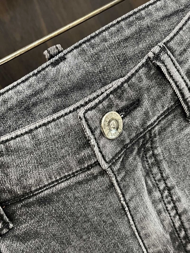 Minimalist Burberry Jeans 101299