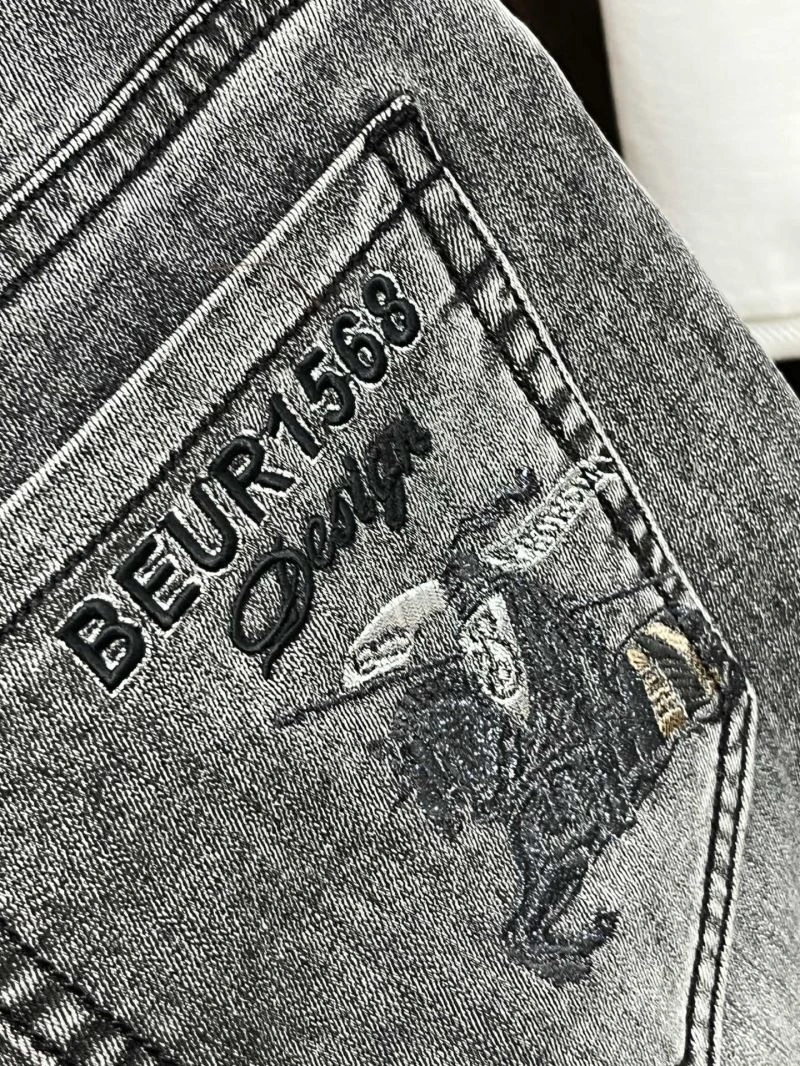 Minimalist Burberry Jeans 101299