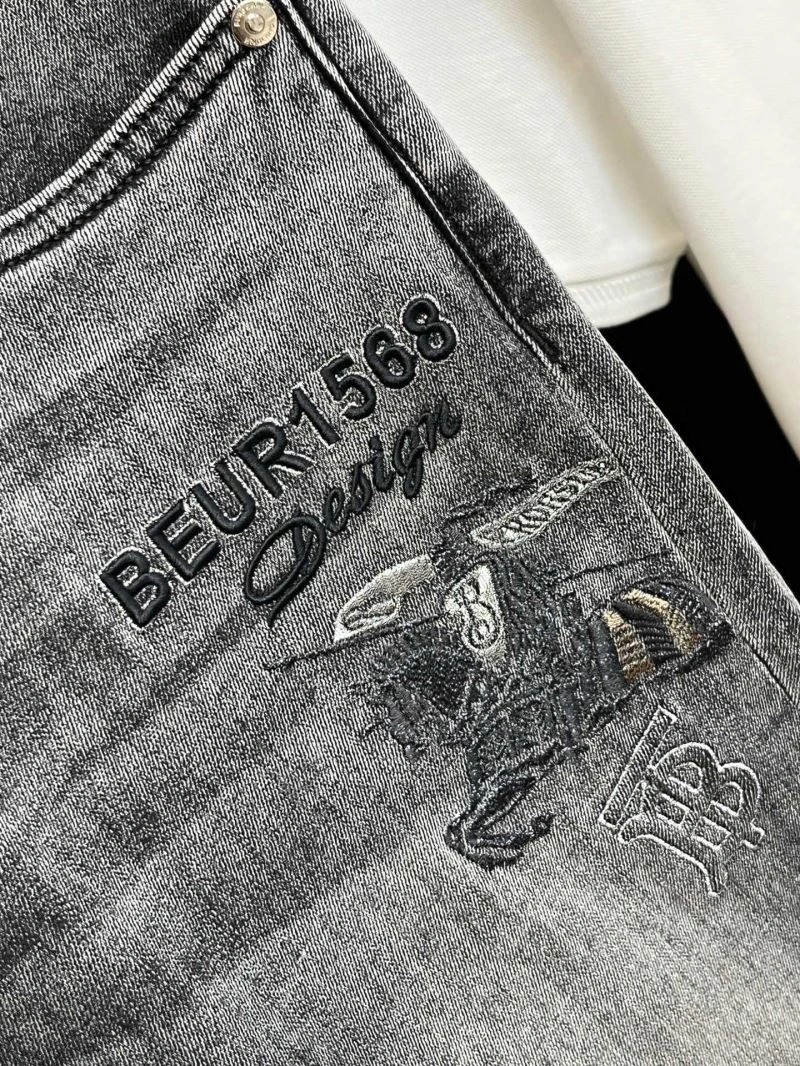 Minimalist Burberry Jeans 101299
