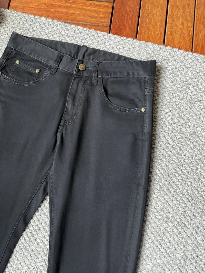 UrbanChic Burberry Jeans 101292