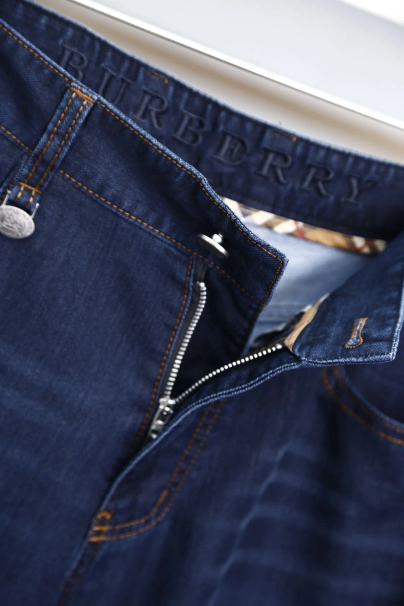 Burberry Jeans Versatile 101331