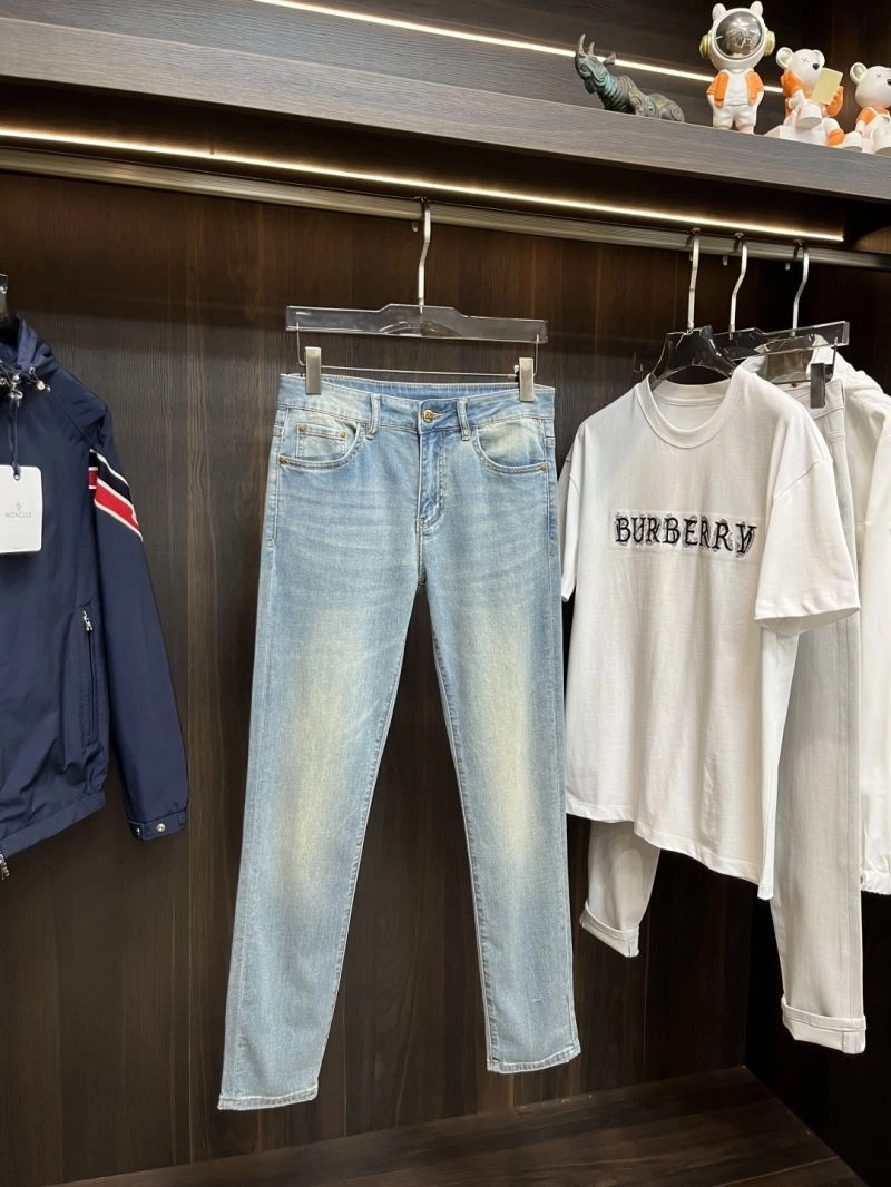 Effortless Burberry Jeans 101314