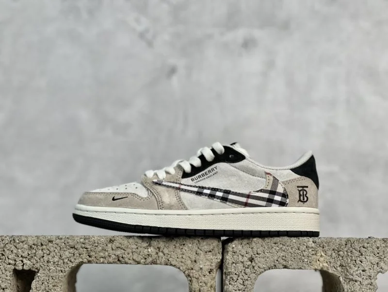 Burberry Low Shoes Contemporary 17095