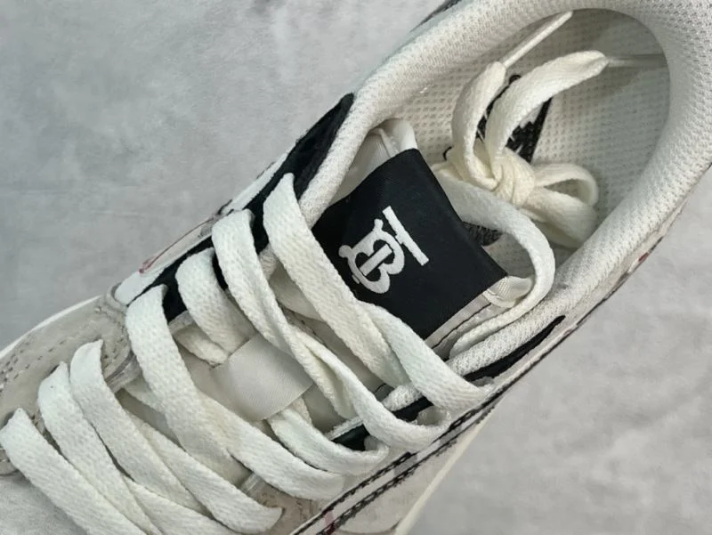 Burberry Low Shoes Contemporary 17095