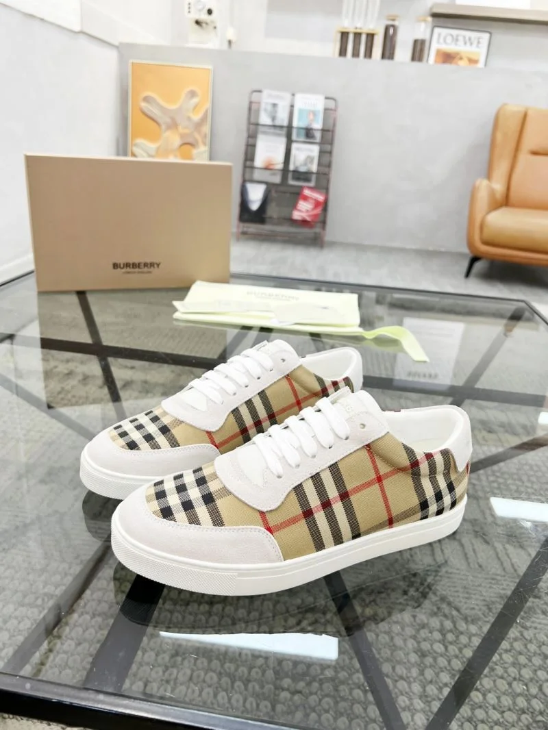 Burberry Low Shoes Sporty 17101