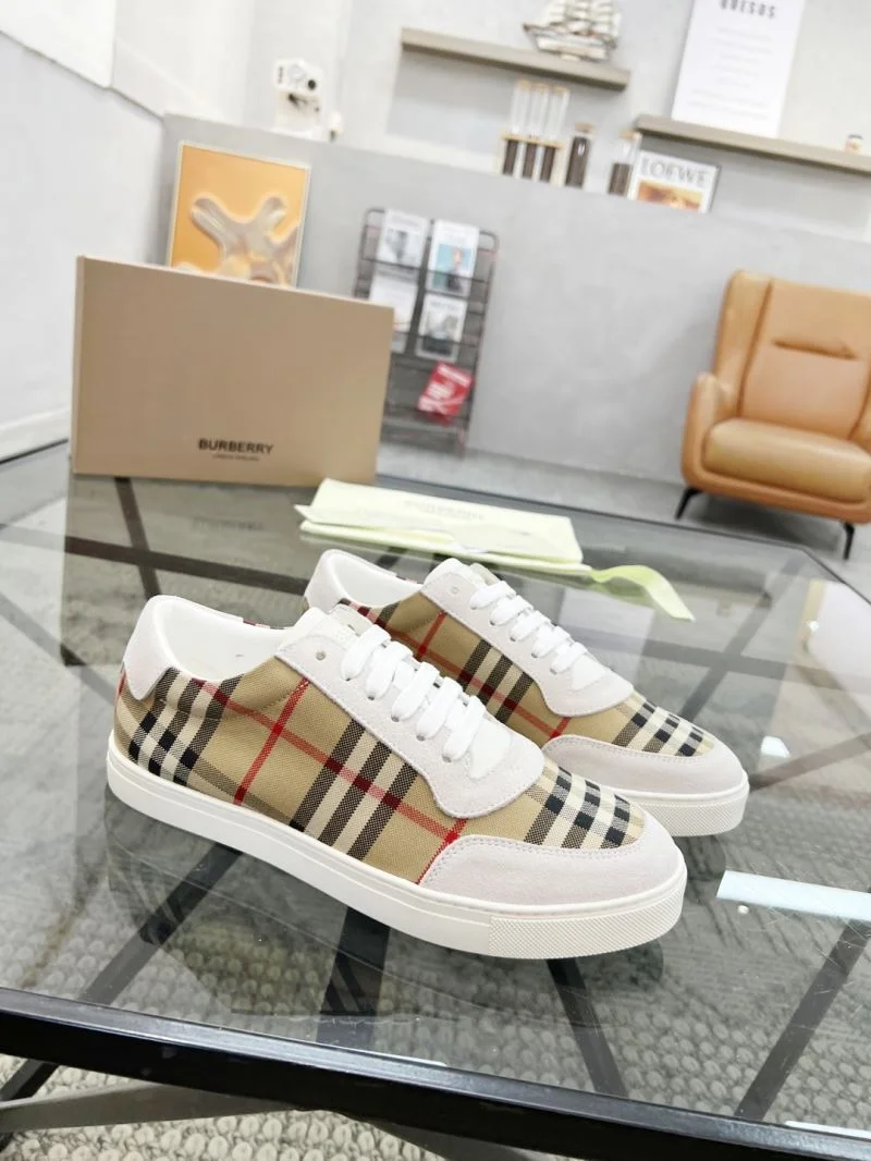 Burberry Low Shoes Sporty 17101