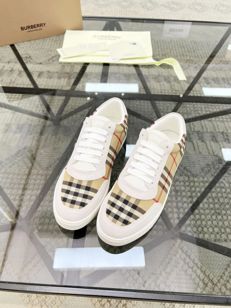 Burberry Low Shoes Sporty 17101