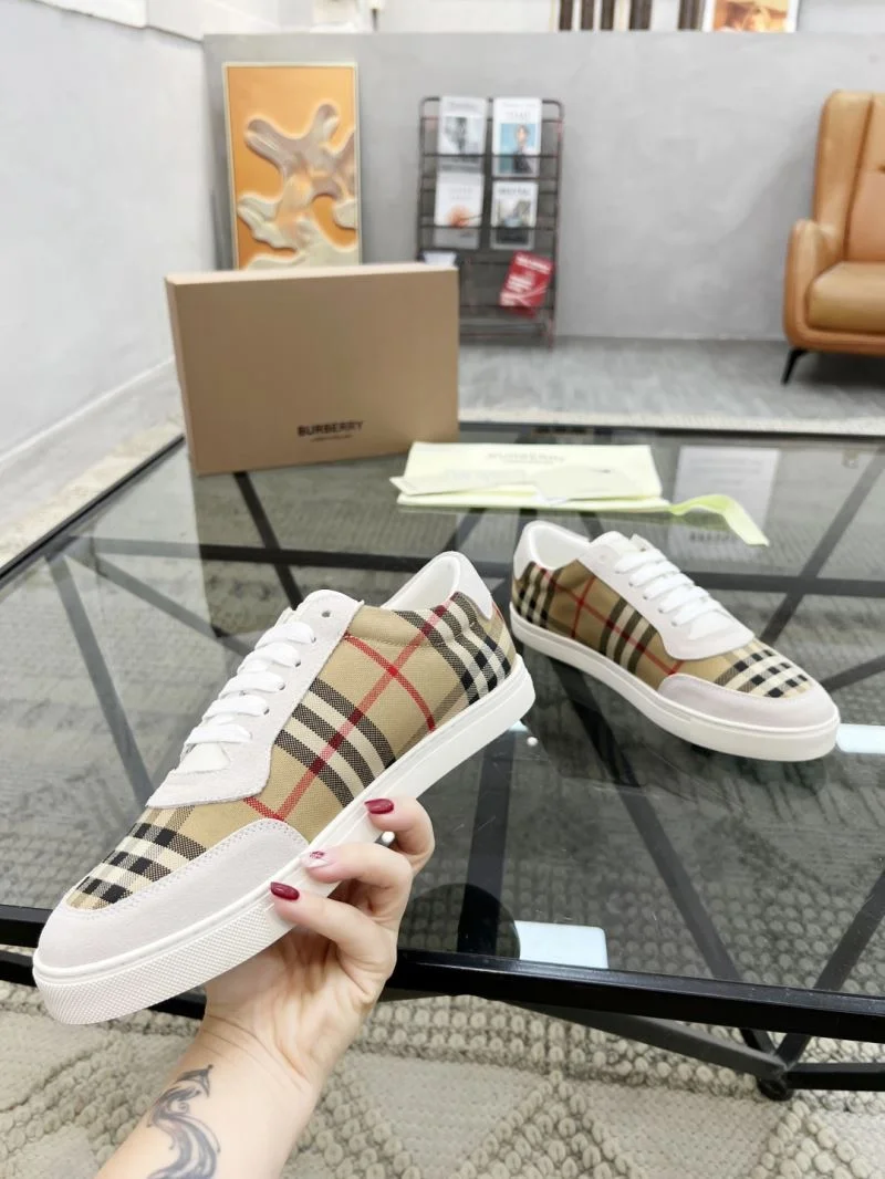 Burberry Low Shoes Sporty 17101