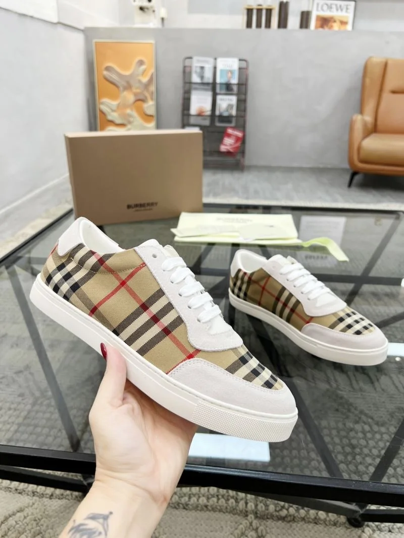 Burberry Low Shoes Sporty 17101