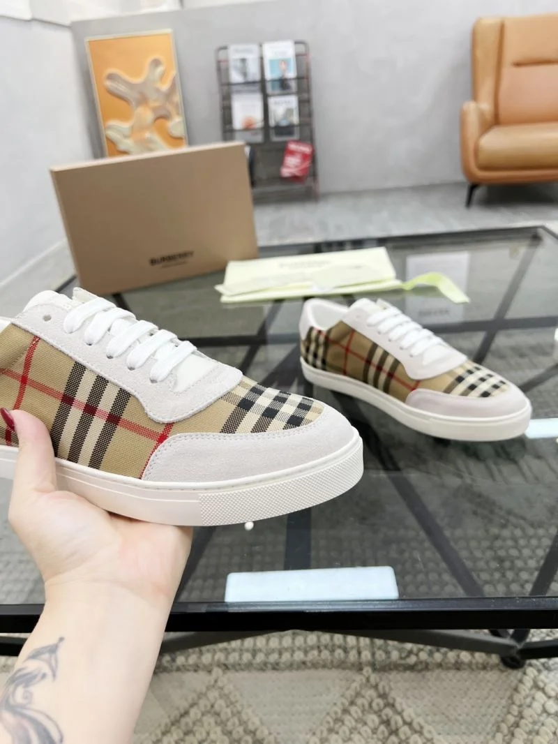 Burberry Low Shoes Sporty 17101
