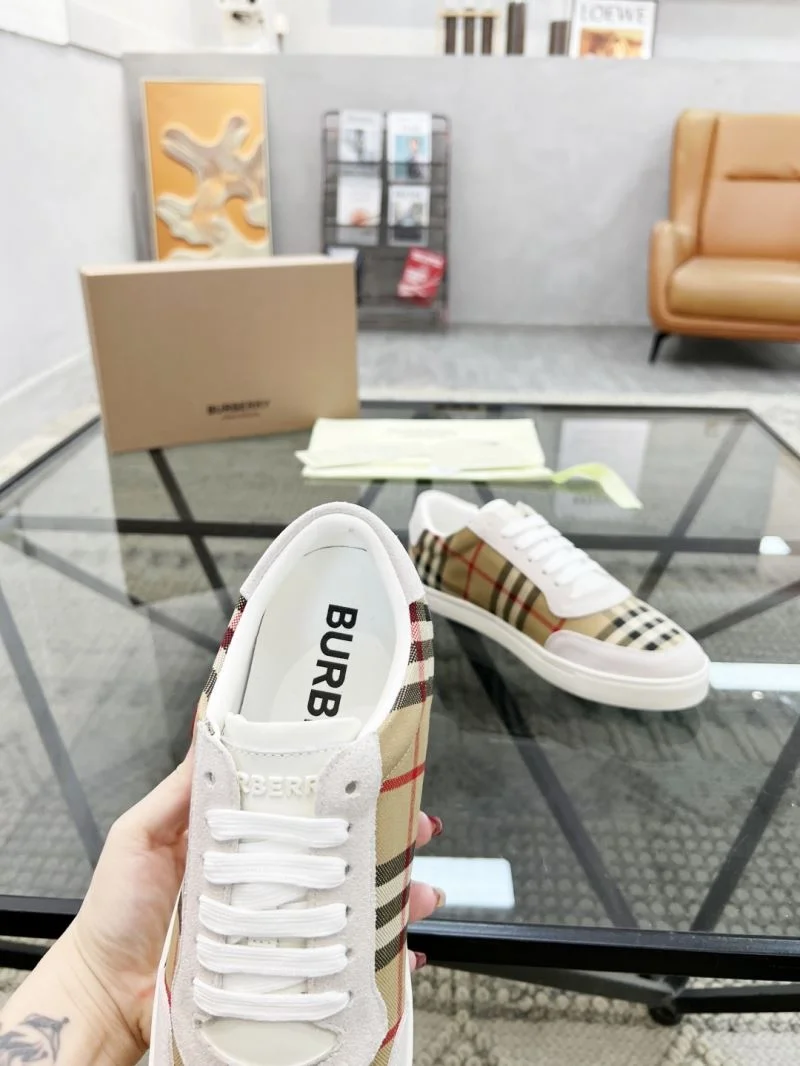 Burberry Low Shoes Sporty 17101
