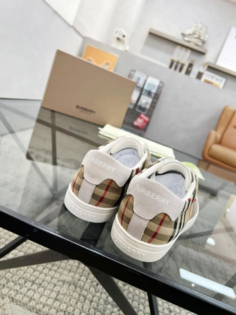Burberry Low Shoes Sporty 17101