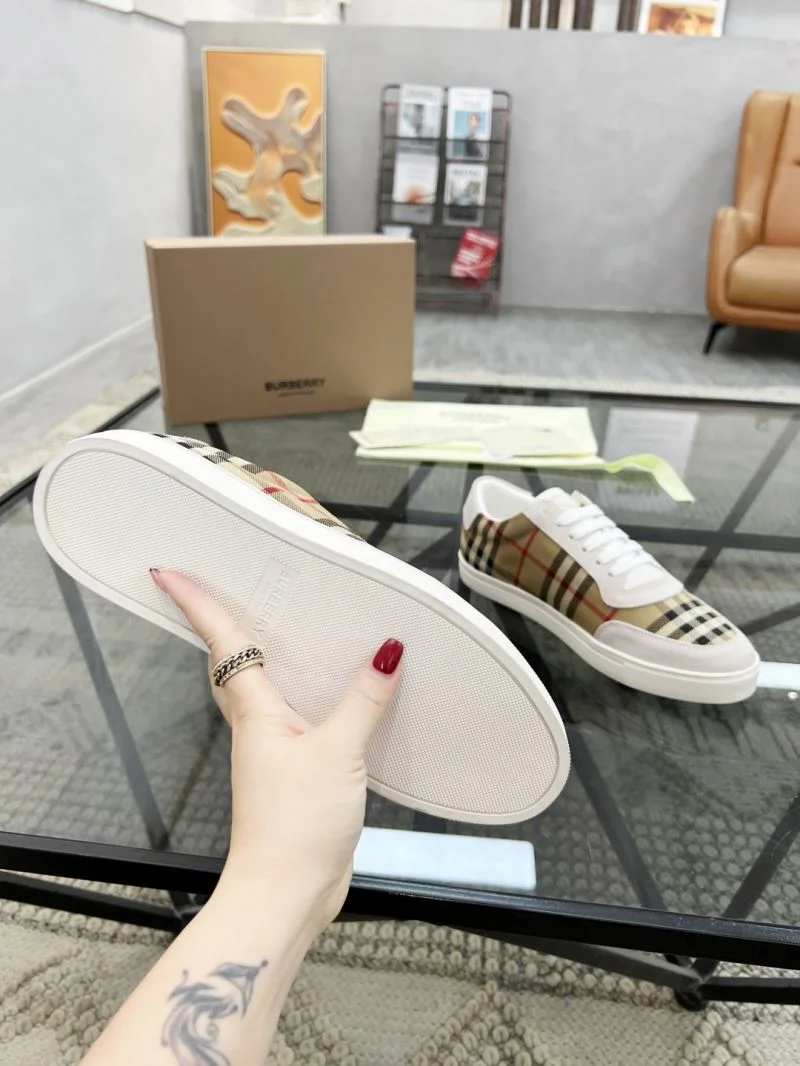 Burberry Low Shoes Sporty 17101