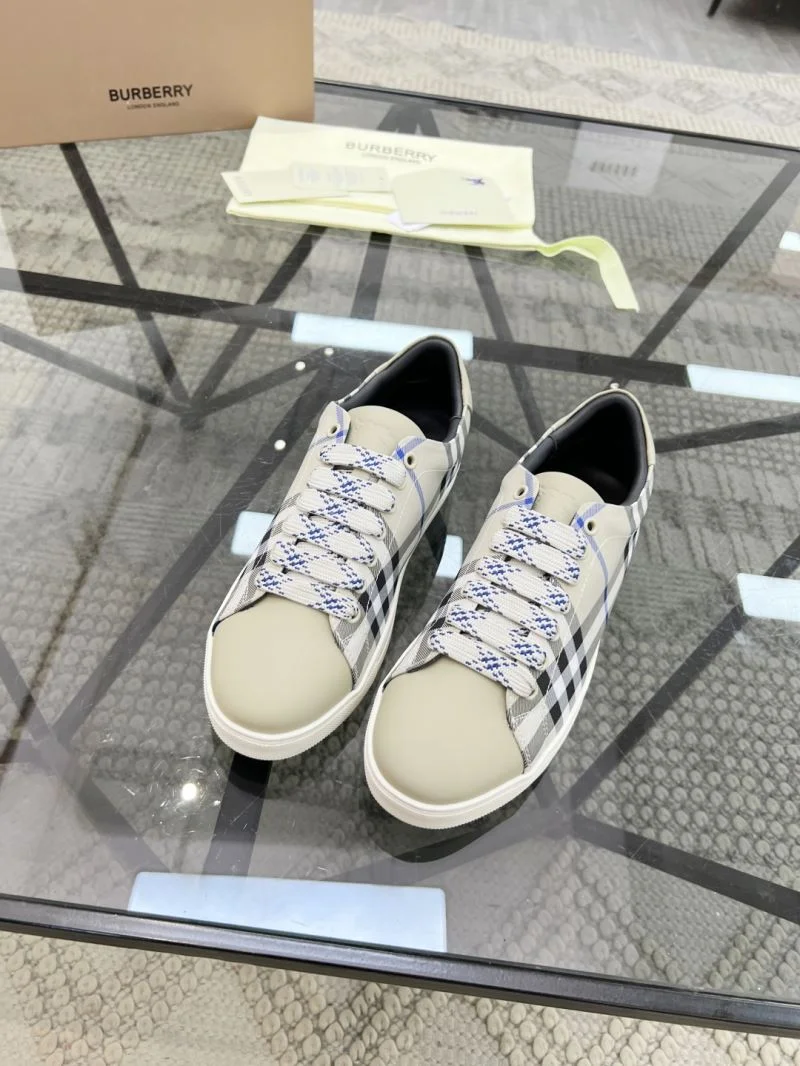 UrbanChic Burberry Low Shoes 17103