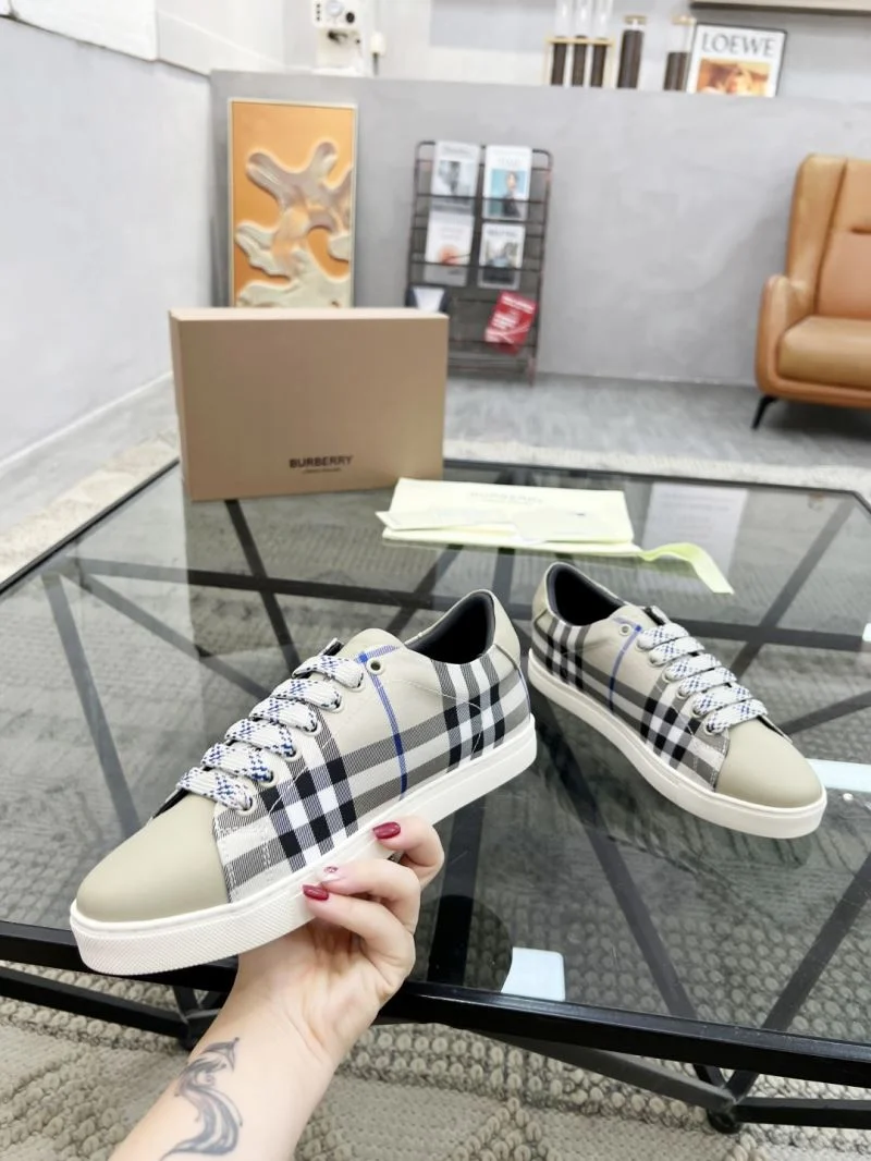 UrbanChic Burberry Low Shoes 17103