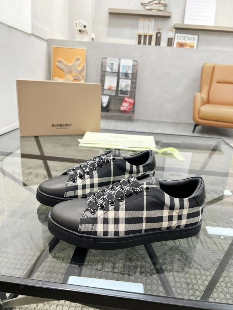 Burberry Low Shoes Durable 17077