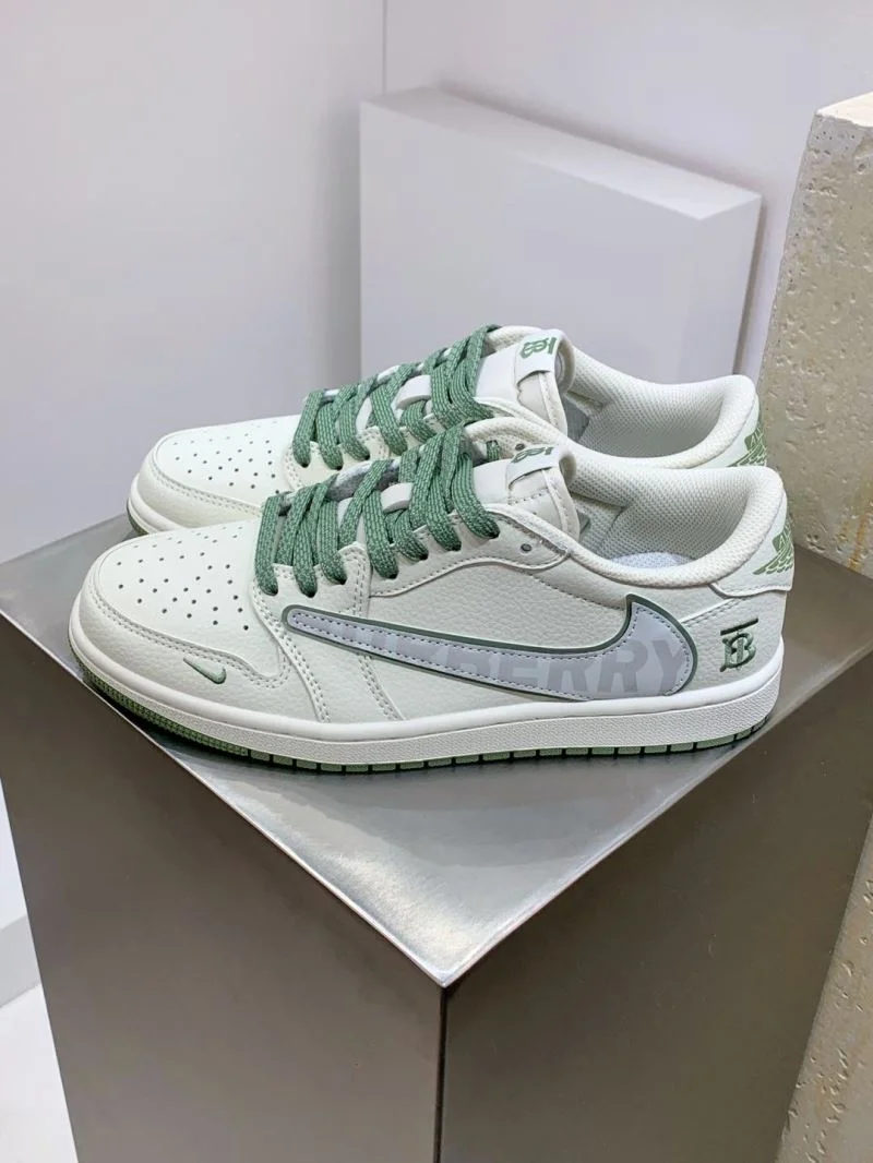Burberry Low Shoes FlexibleFit 17081