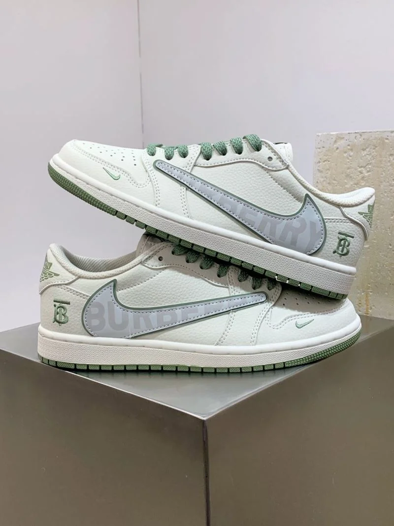 Burberry Low Shoes FlexibleFit 17081