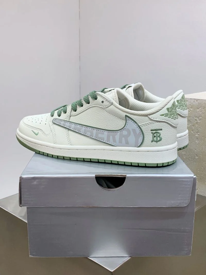 Burberry Low Shoes FlexibleFit 17081