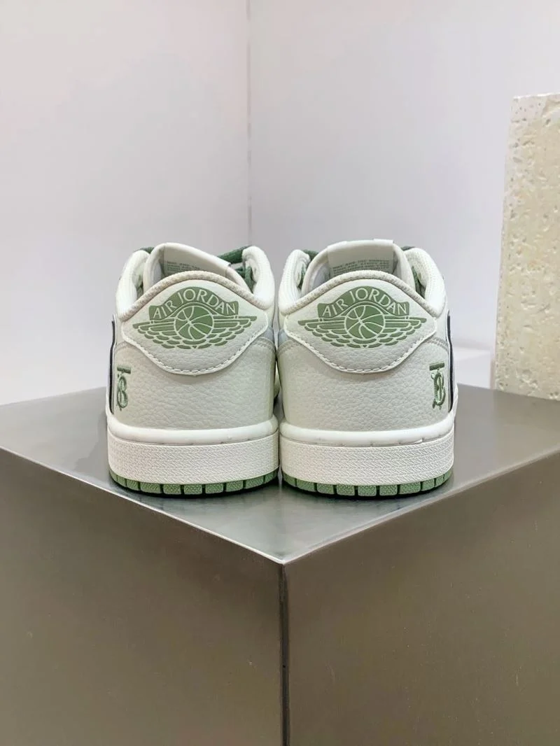 Burberry Low Shoes FlexibleFit 17081