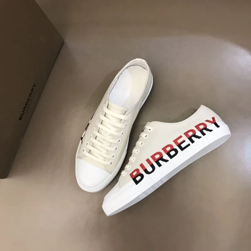 Burberry Low Shoes Durable 17082