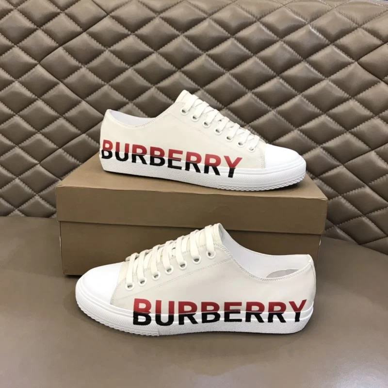 Burberry Low Shoes Durable 17082